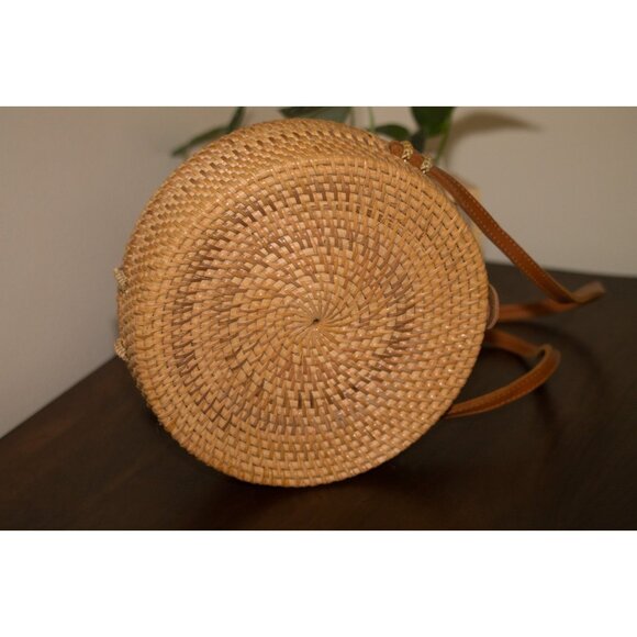 Authentic Bali Rattan Round Bag – Handwoven Ata Boho Purse with Batik Lining - Picture 4 of 16